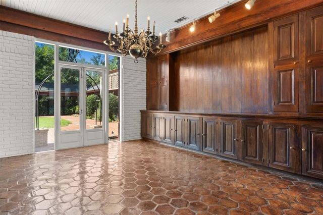 3210 Henderson Bayou Road, Lake Charles, LA 70605