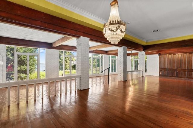 3210 Henderson Bayou Road, Lake Charles, LA 70605