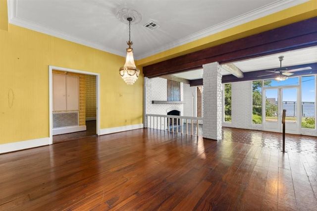 3210 Henderson Bayou Road, Lake Charles, LA 70605