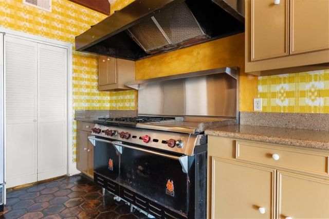 3210 Henderson Bayou Road, Lake Charles, LA 70605