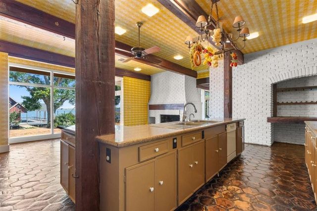 3210 Henderson Bayou Road, Lake Charles, LA 70605