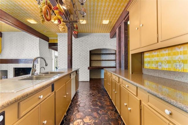 3210 Henderson Bayou Road, Lake Charles, LA 70605