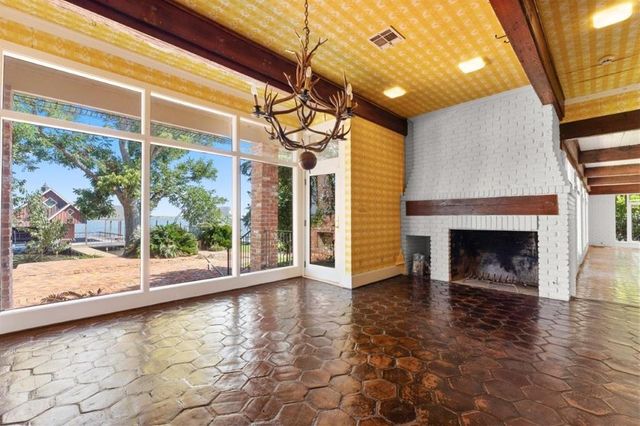 3210 Henderson Bayou Road, Lake Charles, LA 70605