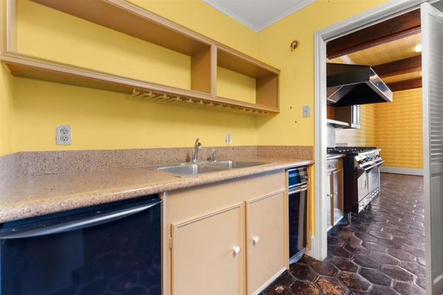 3210 Henderson Bayou Road, Lake Charles, LA 70605