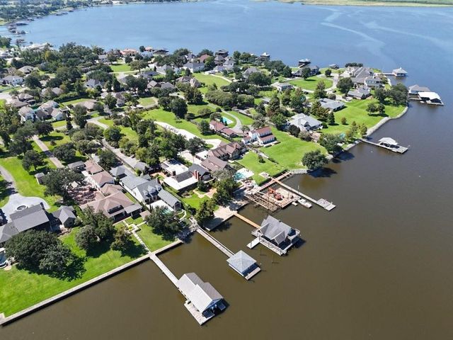 3210 Henderson Bayou Road, Lake Charles, LA 70605