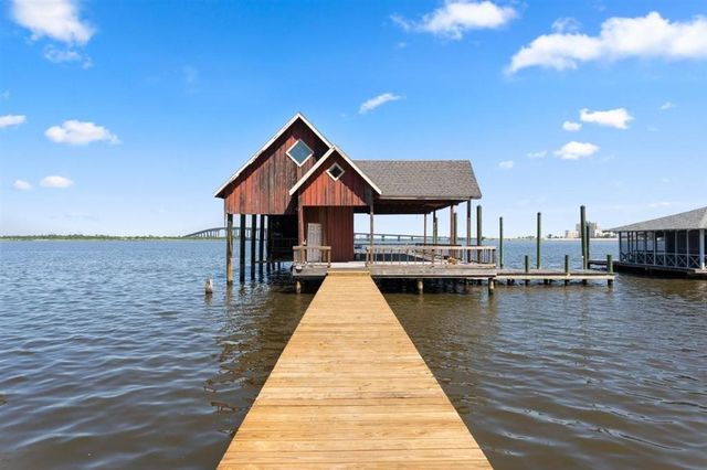 3210 Henderson Bayou Road, Lake Charles, LA 70605