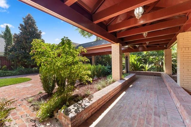 3210 Henderson Bayou Road, Lake Charles, LA 70605