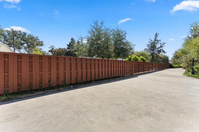 3210 Henderson Bayou Road, Lake Charles, LA 70605