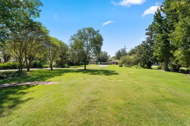 3210 Henderson Bayou Road, Lake Charles, LA 70605