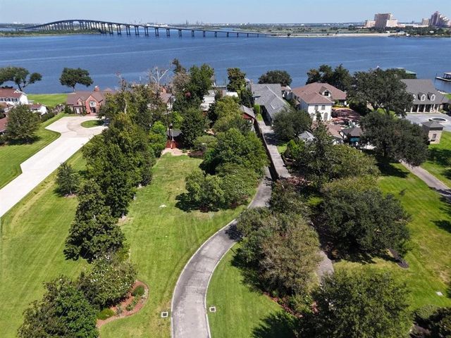 3210 Henderson Bayou Road, Lake Charles, LA 70605