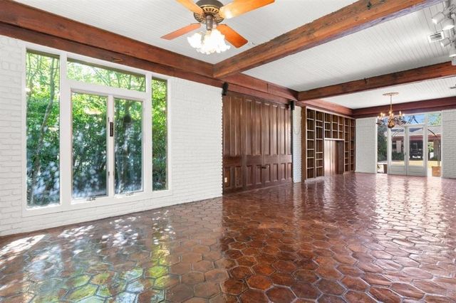 3210 Henderson Bayou Road, Lake Charles, LA 70605