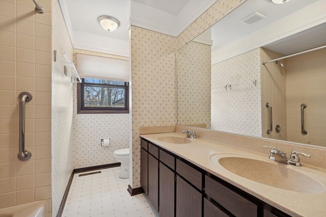 6814 Rhode Island Trail, Crystal Lake, IL 60012