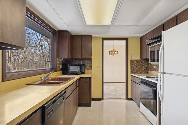 6814 Rhode Island Trail, Crystal Lake, IL 60012