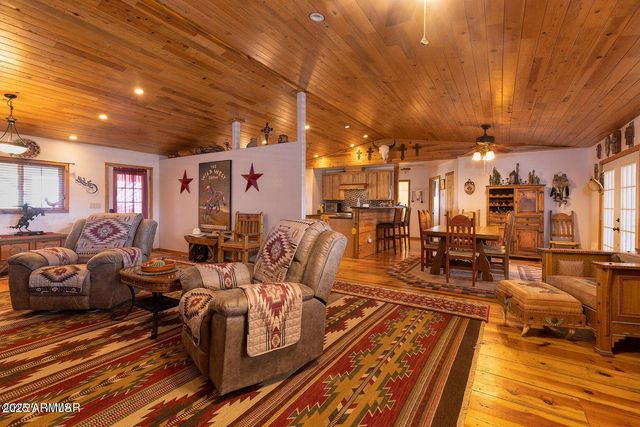 18 N COUNTY ROAD N3207 --, Vernon, AZ 85940