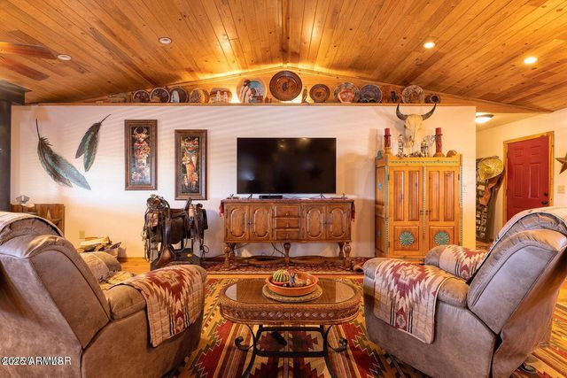 18 N COUNTY ROAD N3207 --, Vernon, AZ 85940