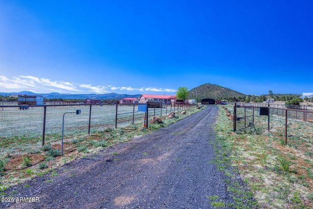 18 N COUNTY ROAD N3207 --, Vernon, AZ 85940