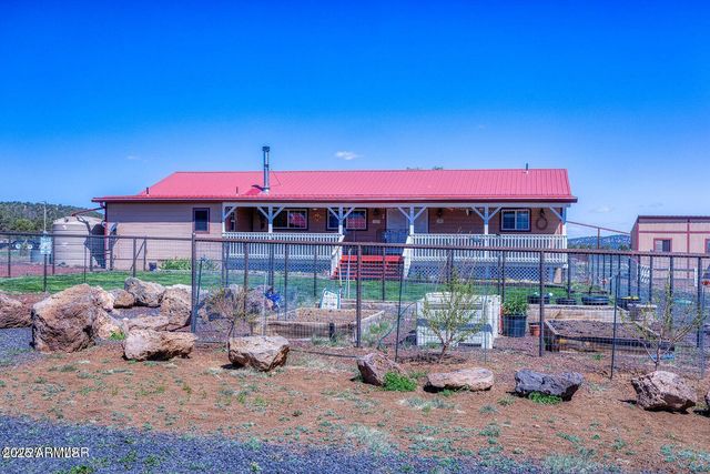 18 N COUNTY ROAD N3207 --, Vernon, AZ 85940