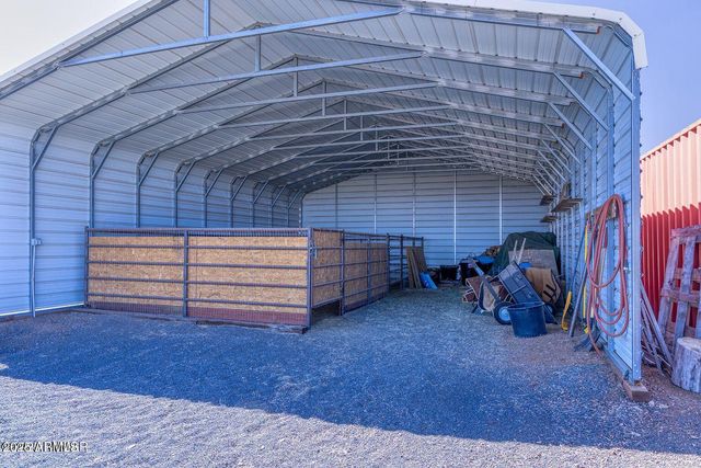 18 N COUNTY ROAD N3207 --, Vernon, AZ 85940