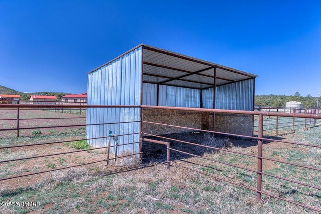 18 N COUNTY ROAD N3207 --, Vernon, AZ 85940