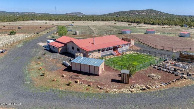 18 N COUNTY ROAD N3207 --, Vernon, AZ 85940