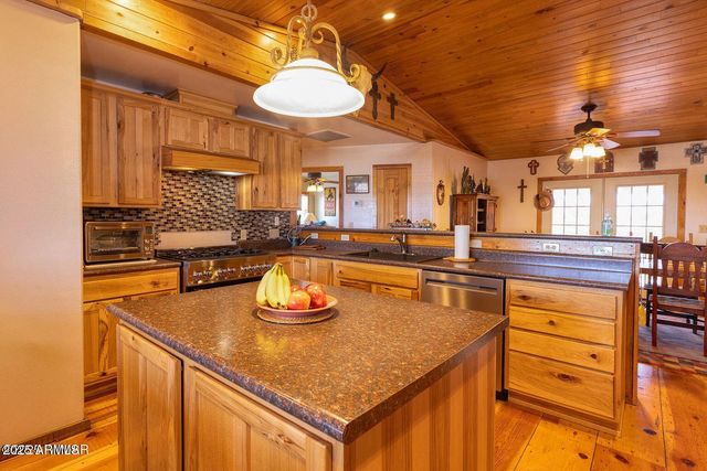 18 N COUNTY ROAD N3207 --, Vernon, AZ 85940