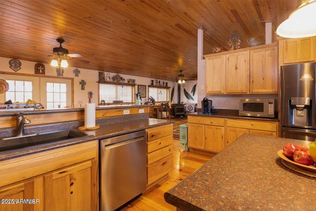 18 N COUNTY ROAD N3207 --, Vernon, AZ 85940