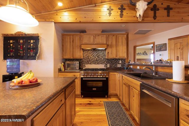 18 N COUNTY ROAD N3207 --, Vernon, AZ 85940