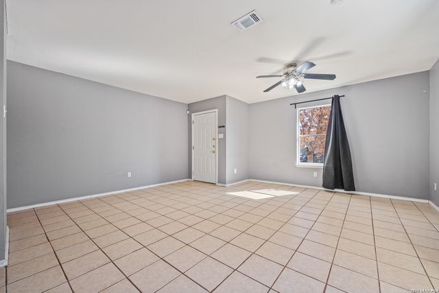 9226 EMERALD PORT DR, San Antonio, TX 78242