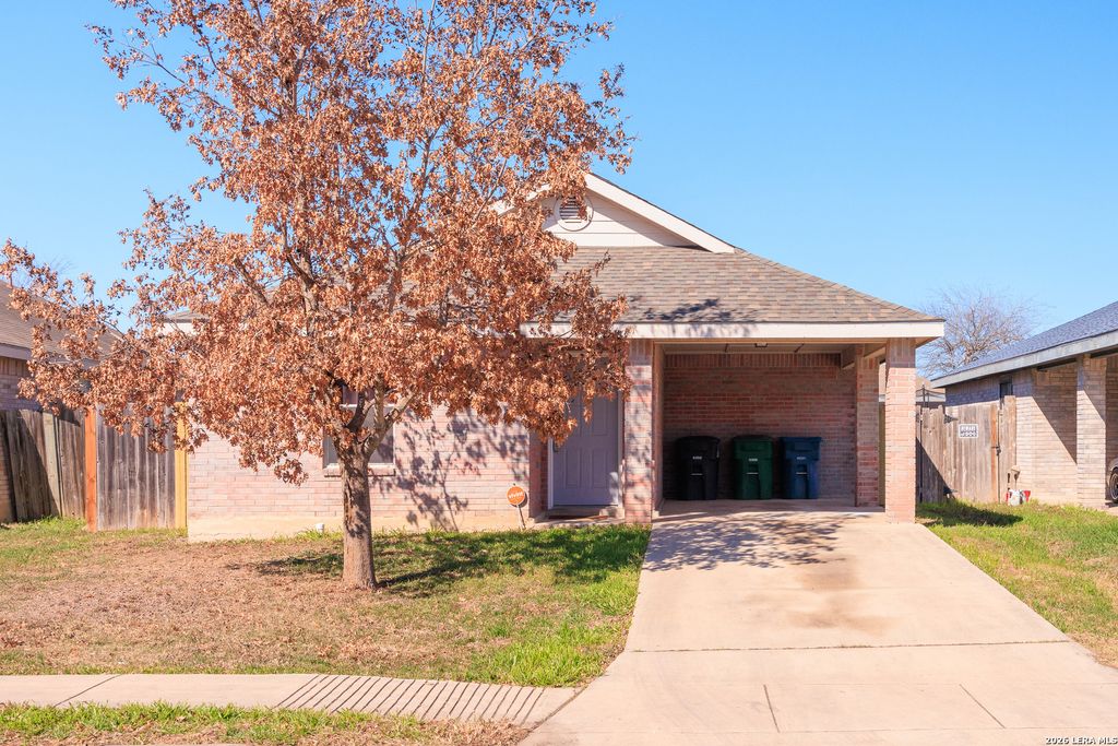 9226 EMERALD PORT DR, San Antonio, TX 78242