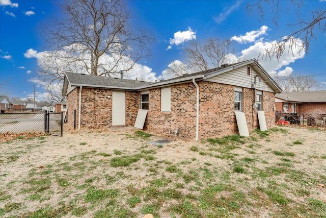 1521 E Catalina St, Wichita, KS 67216