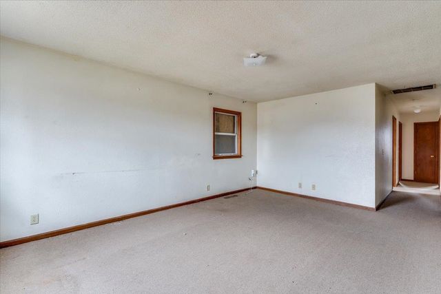 1521 E Catalina St, Wichita, KS 67216