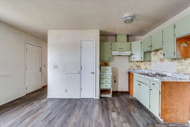 1521 E Catalina St, Wichita, KS 67216