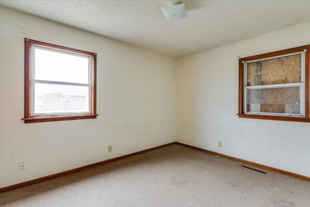 1521 E Catalina St, Wichita, KS 67216