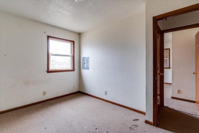 1521 E Catalina St, Wichita, KS 67216