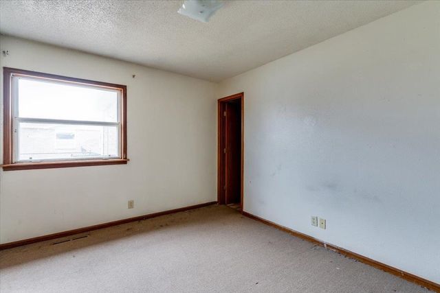 1521 E Catalina St, Wichita, KS 67216