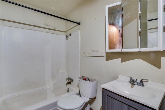 1521 E Catalina St, Wichita, KS 67216