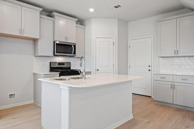 156 White Horses DR, Kyle, TX 78640