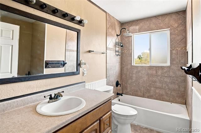 8130 Explorador Calle, Denver, CO 80229