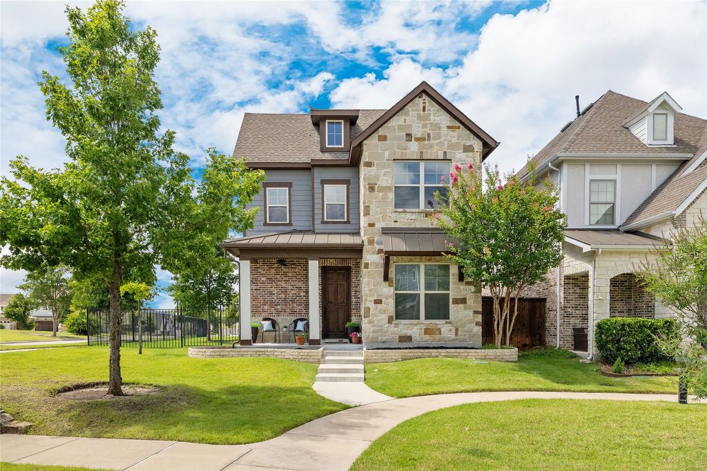 1820 Roundtree Circle W, Fort Worth, TX 76008 — exterior