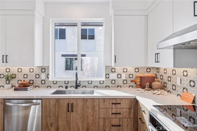 1679 Constellation Drive, San Pedro, CA 90731