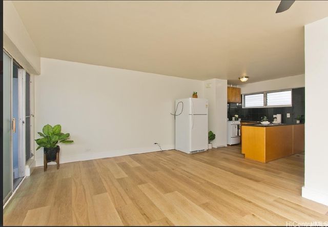 909 University Avenue 211, Honolulu, HI 96826