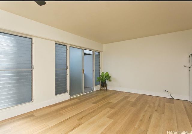 909 University Avenue 211, Honolulu, HI 96826