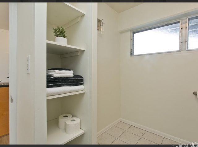 909 University Avenue 211, Honolulu, HI 96826