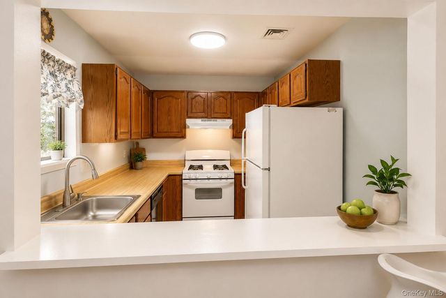 714 Hewitt Lane, New Windsor, NY 12553