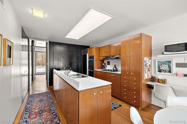 6020 Northfield Road, West Bloomfield Charter Township, MI 48322