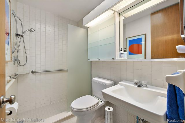 6020 Northfield Road, West Bloomfield Charter Township, MI 48322