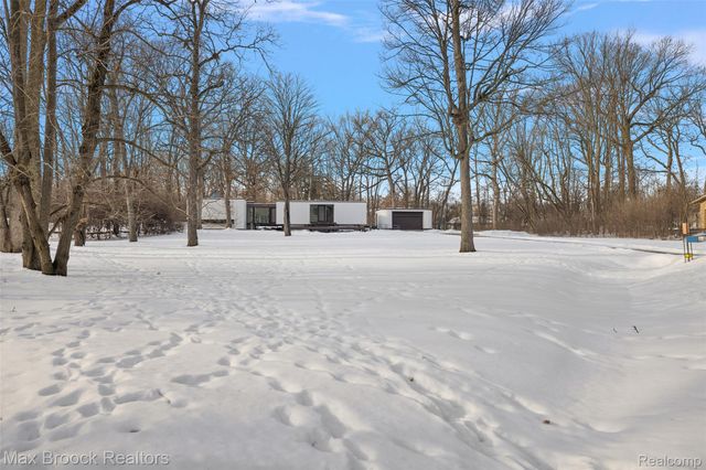 6020 Northfield Road, West Bloomfield Charter Township, MI 48322