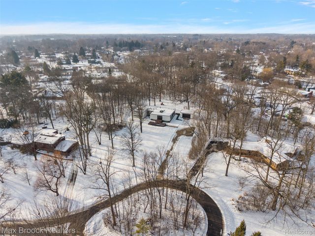 6020 Northfield Road, West Bloomfield Charter Township, MI 48322