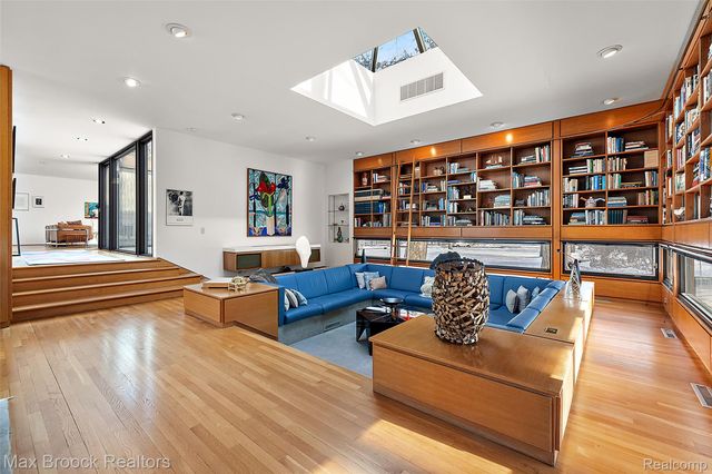 6020 Northfield Road, West Bloomfield Charter Township, MI 48322