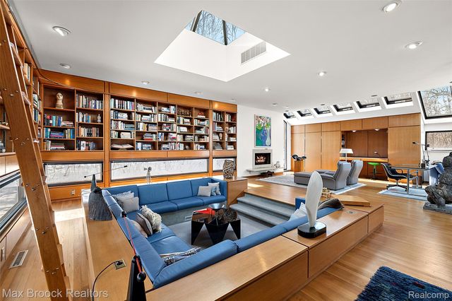 6020 Northfield Road, West Bloomfield Charter Township, MI 48322